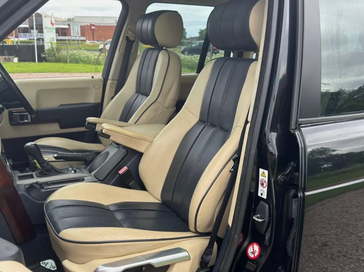 2005 Land Rover Range Rover Image 2